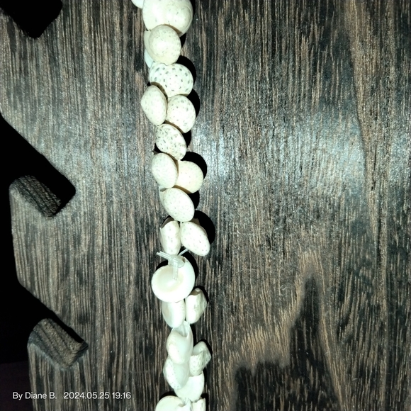 Shell Necklace - Picture 2 of 2